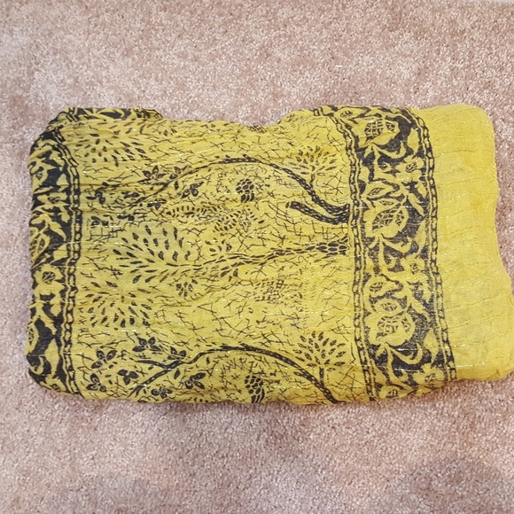 Yellow w/gold thread Tibetan scarf - Picture 4 of 4